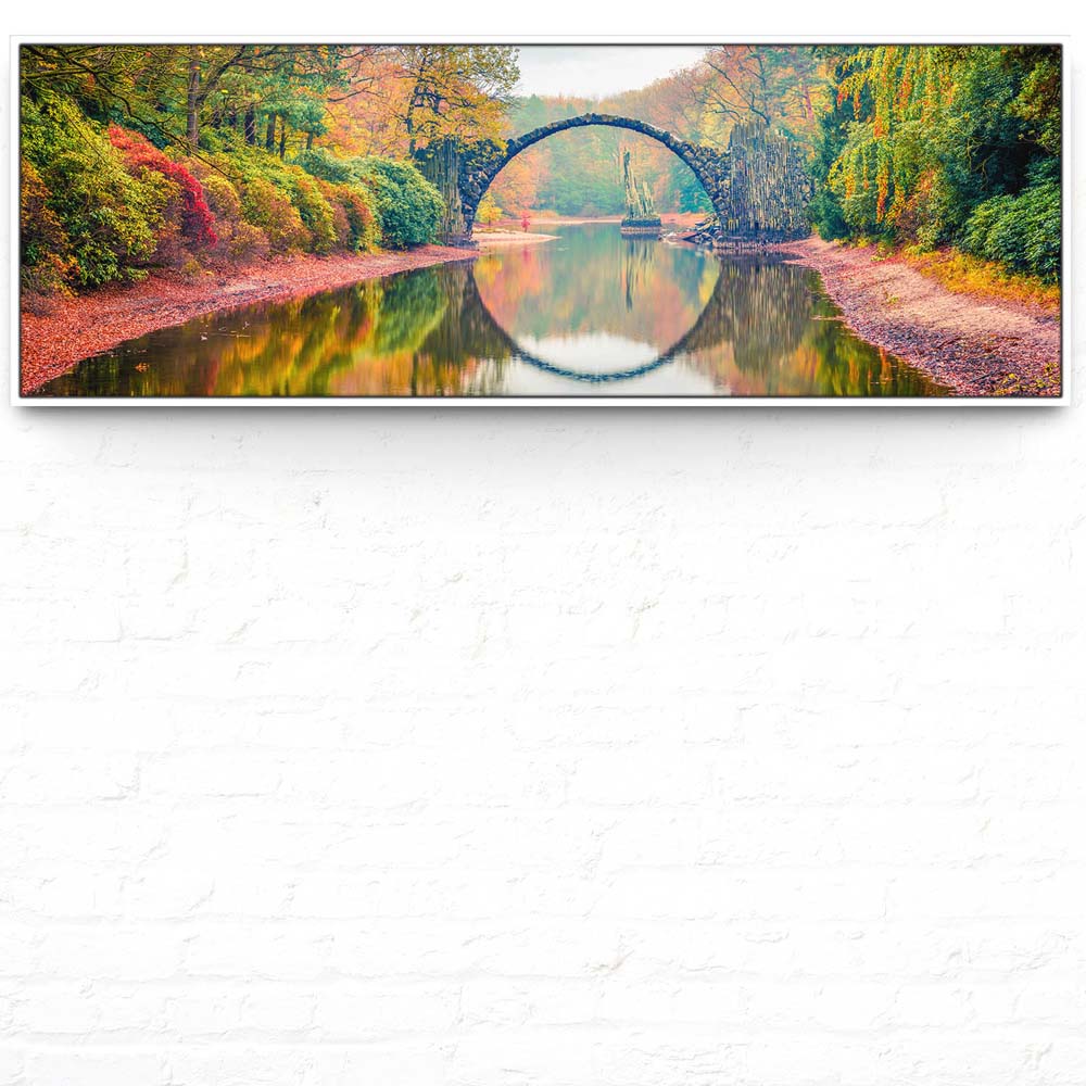 Wald & Bäume Herbst Rakotzbrücke, Kromlau im weißen Bilderrahmen, 150x50cm