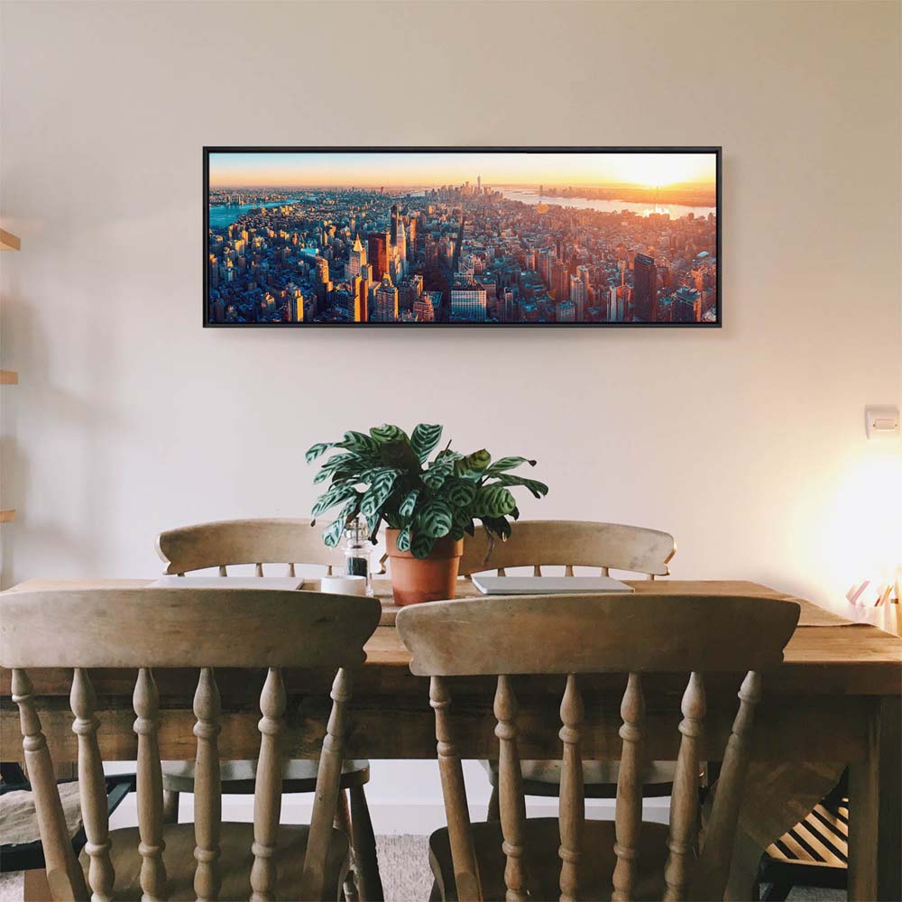 Skyline Manhatten von oben im schwarzen Bilderrahmen, 50x50cm