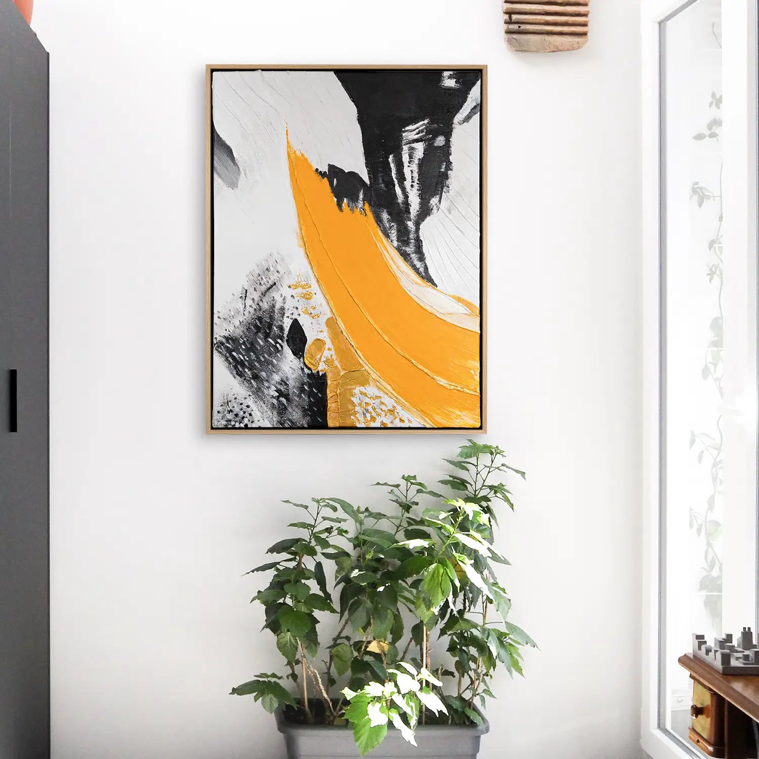 Leinwandbild 90x120 cm im Rahmen Eiche hell, handgemalt mit Acrylfarbe und Strukturpaste, dynamisches Spiel von Licht und Schatten in Abstrakt und modern – „Resonanz des Geistes“