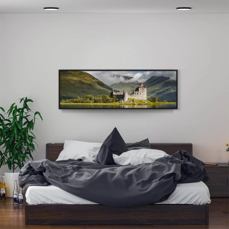 Berge & Gebirge Kilchurn Castle Schottland im schwarzen Bilderrahmen, 150x50cm