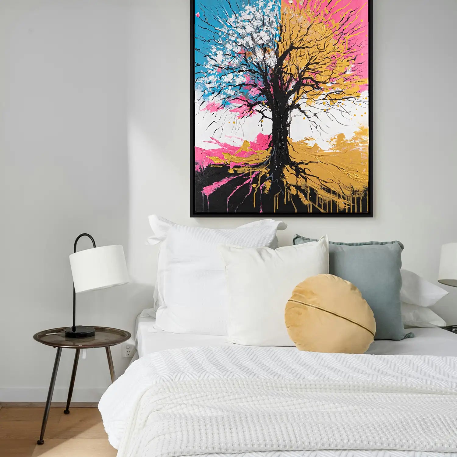 handgemaltes Gemälde 60x80 cm im Schattenfugenrahmen Schwarz – ein Baum als Wächter in Petrol, Pink und Gold – „Chromatischer Wipfel“