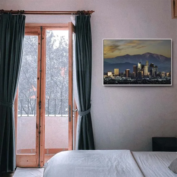 Skyline Los Angeles by night im weißen Bilderrahmen, 120x60cm