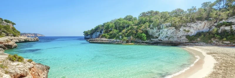 Strand & Meer Cala Llombards, Insel Mallorca als Acrylglasverbund Bild 150x50cm