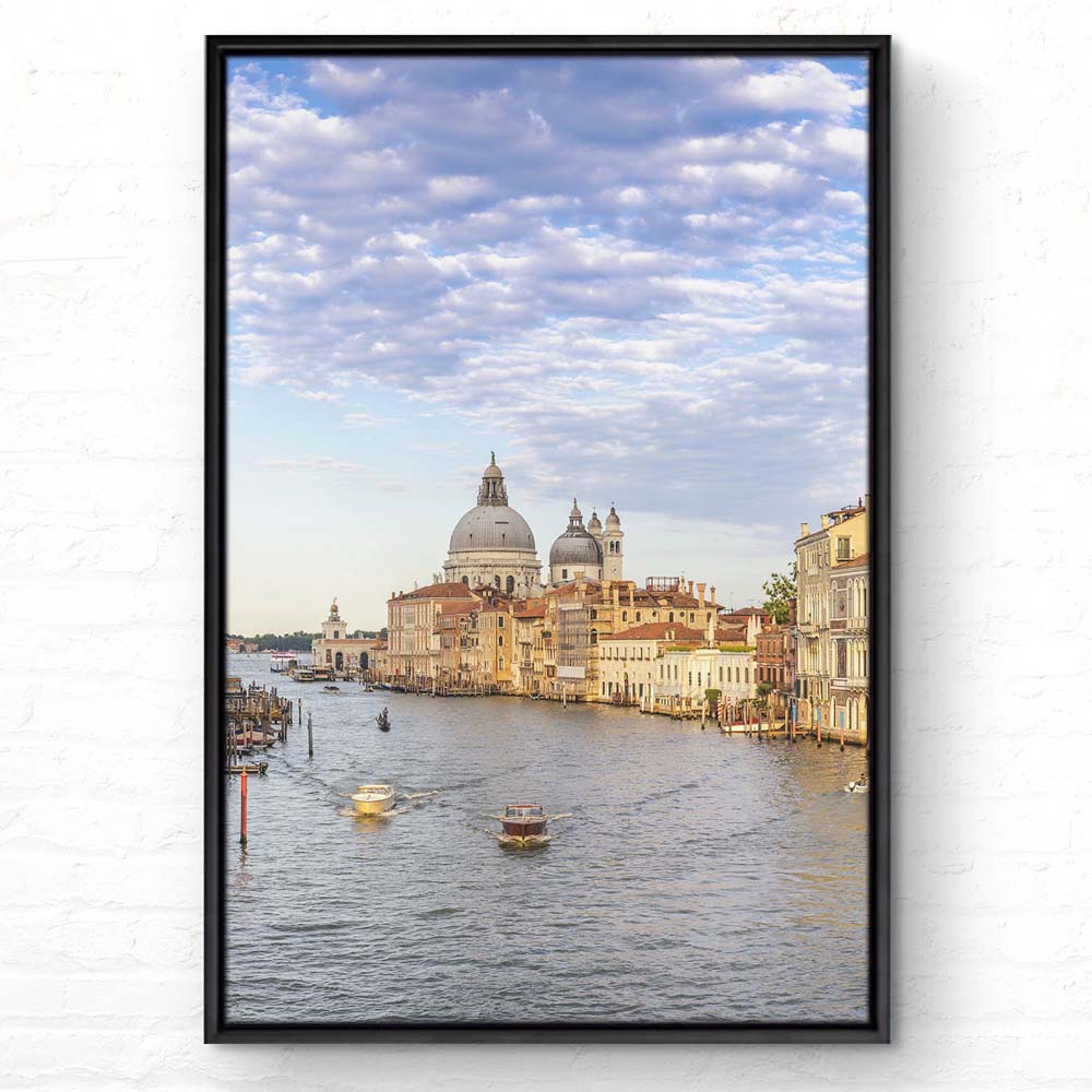 Skyline Canal Grande in Venedig im Hochformat 80x120cm mit schwarzen Bilderrahmen