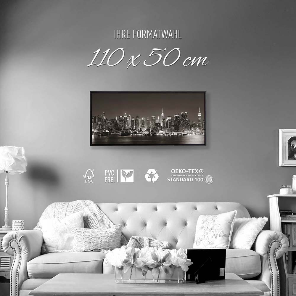 Skyline New York nachts im schwarzen Bilderrahmen, 110x50cm