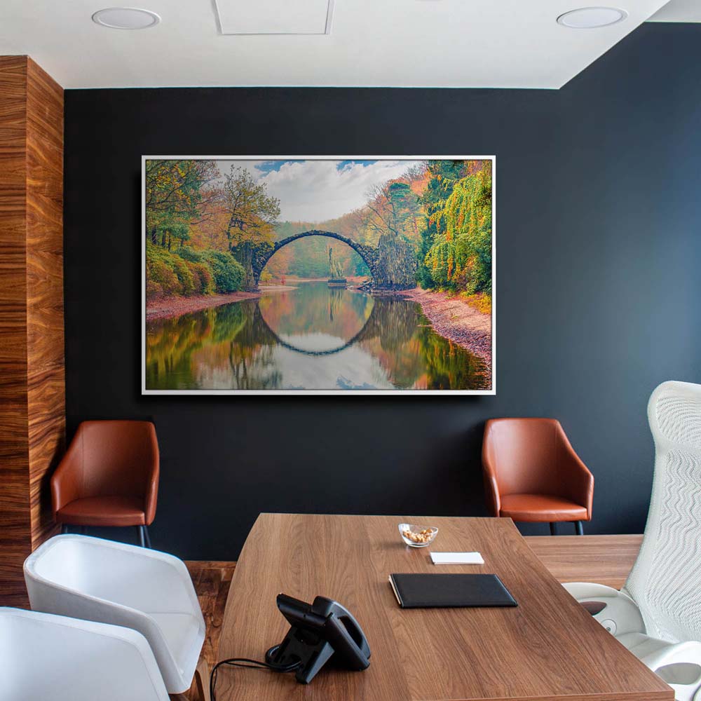 Wald & Bäume Herbst Rakotzbrücke, Kromlau im weißen Bilderrahmen, 80x80cm