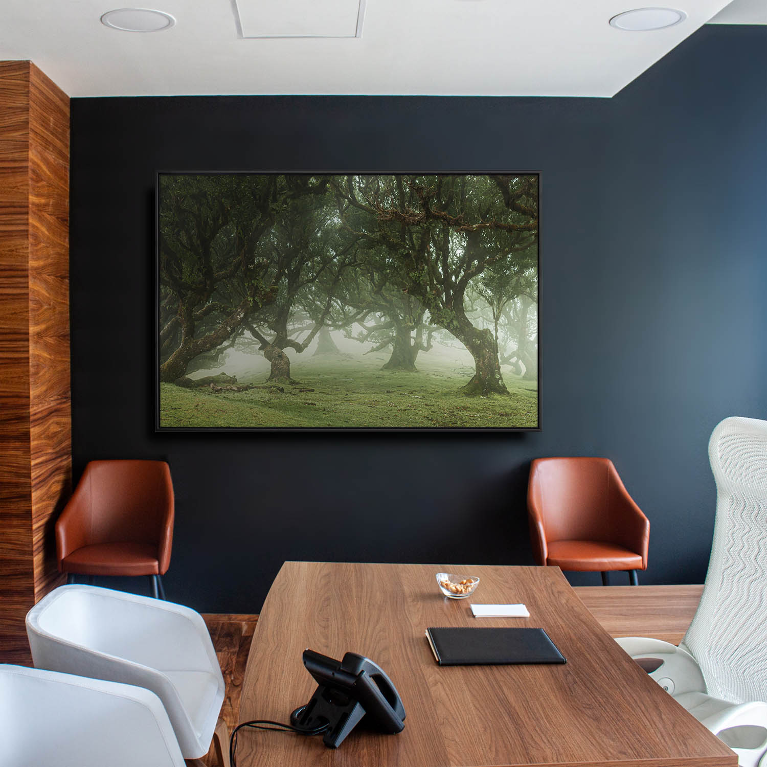 Wald & Bäume Nebel Gestalten im schwarzen Bilderrahmen, 150x50cm