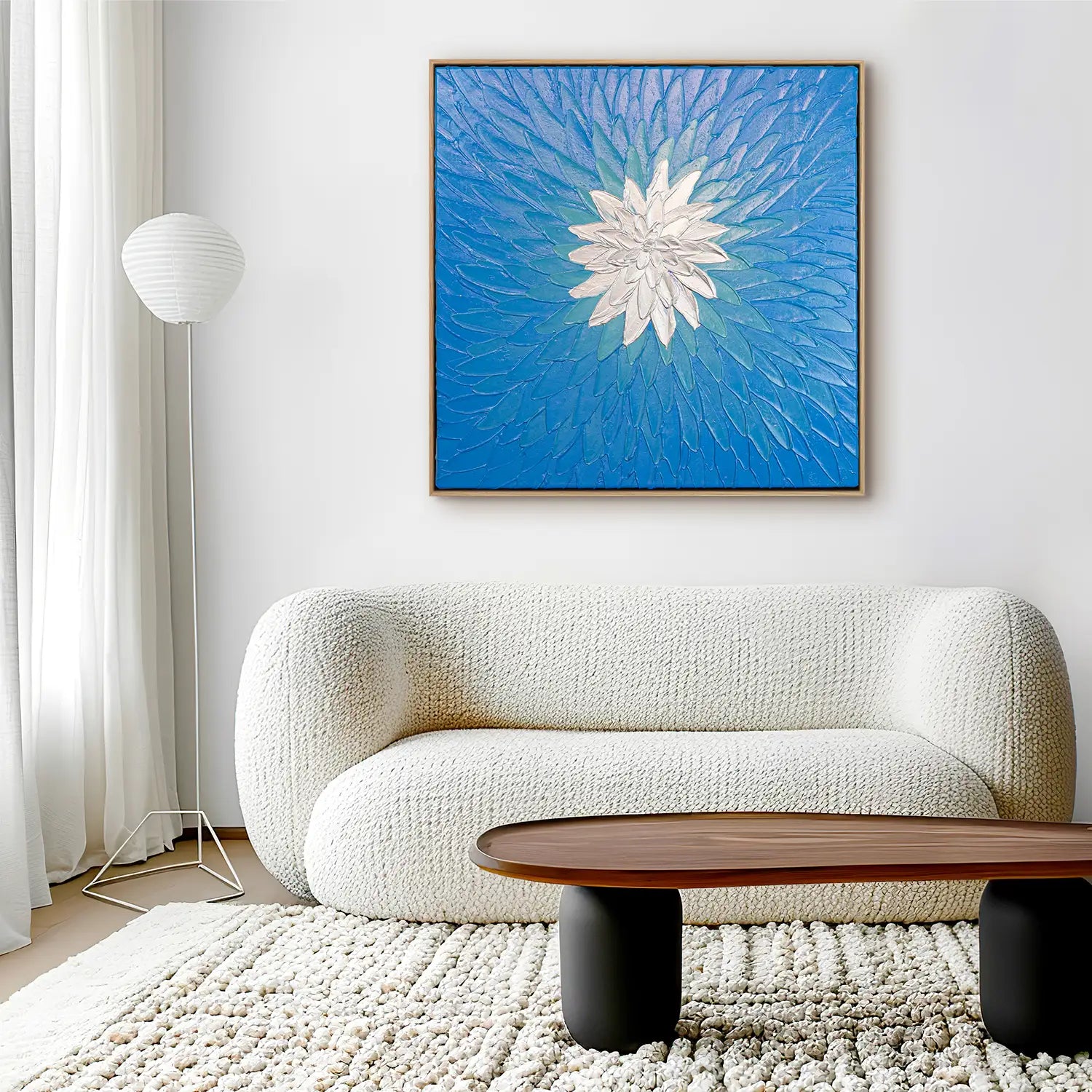 Wandbild echt handgemalt 60x60 cm im Rahmen Eiche hell – kraftvolle Blüte in Blau und Silber, modern und abstrakt – „Geist der Freiheit“