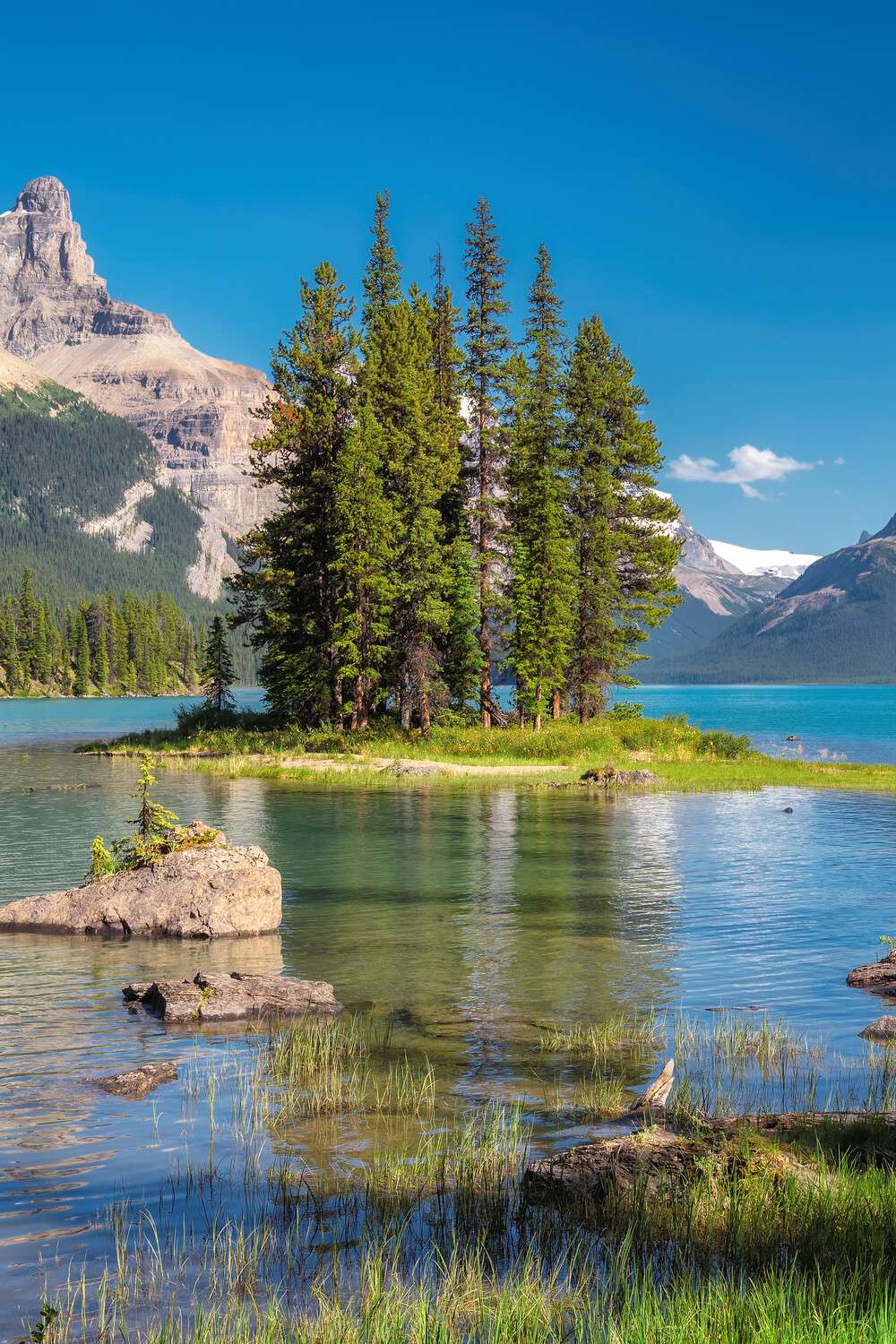 Poster 40x60cm im Hochformat, Rocky Montains Magnige Lake Berge & Gebirge