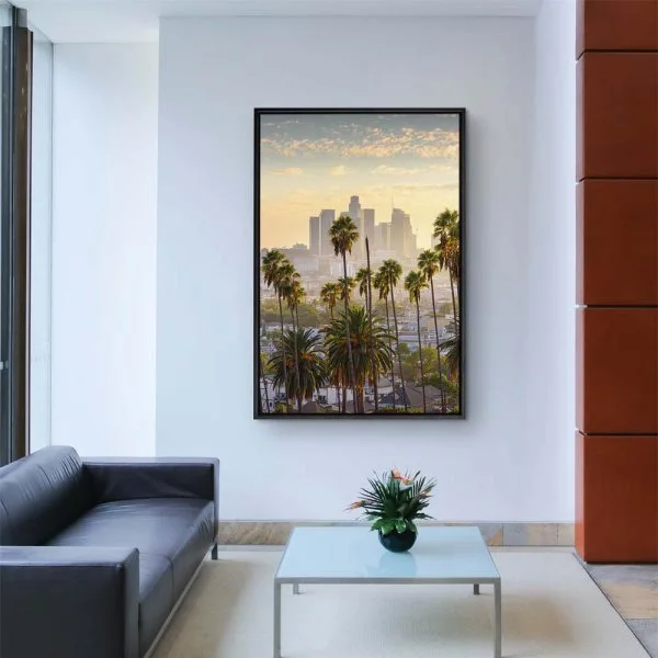 Skyline Los Angeles Palmen im Hochformat 100x150cm mit schwarzen Bilderrahmen