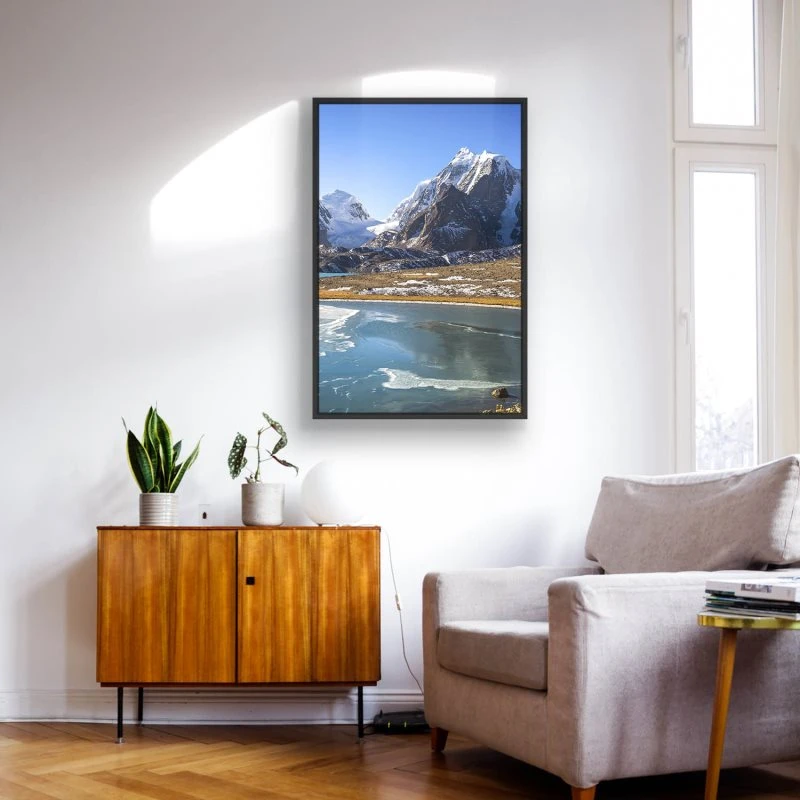 Berge & Gebirge Himalaya Gurudongmar See im Hochformat 80x120cm mit schwarzen Bilderrahmen
