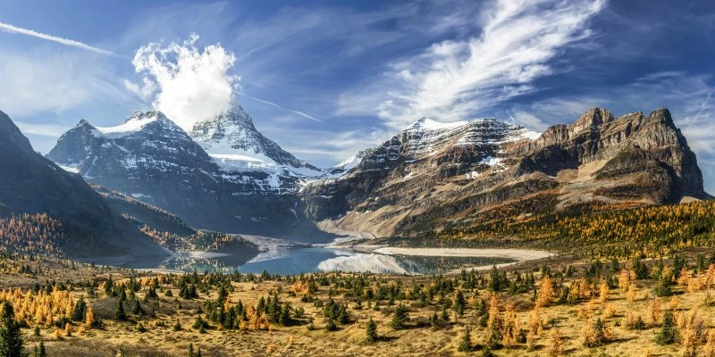 Berge & Gebirge Mount and Lake Magog Kanada im schwarzen Bilderrahmen, 120x60cm