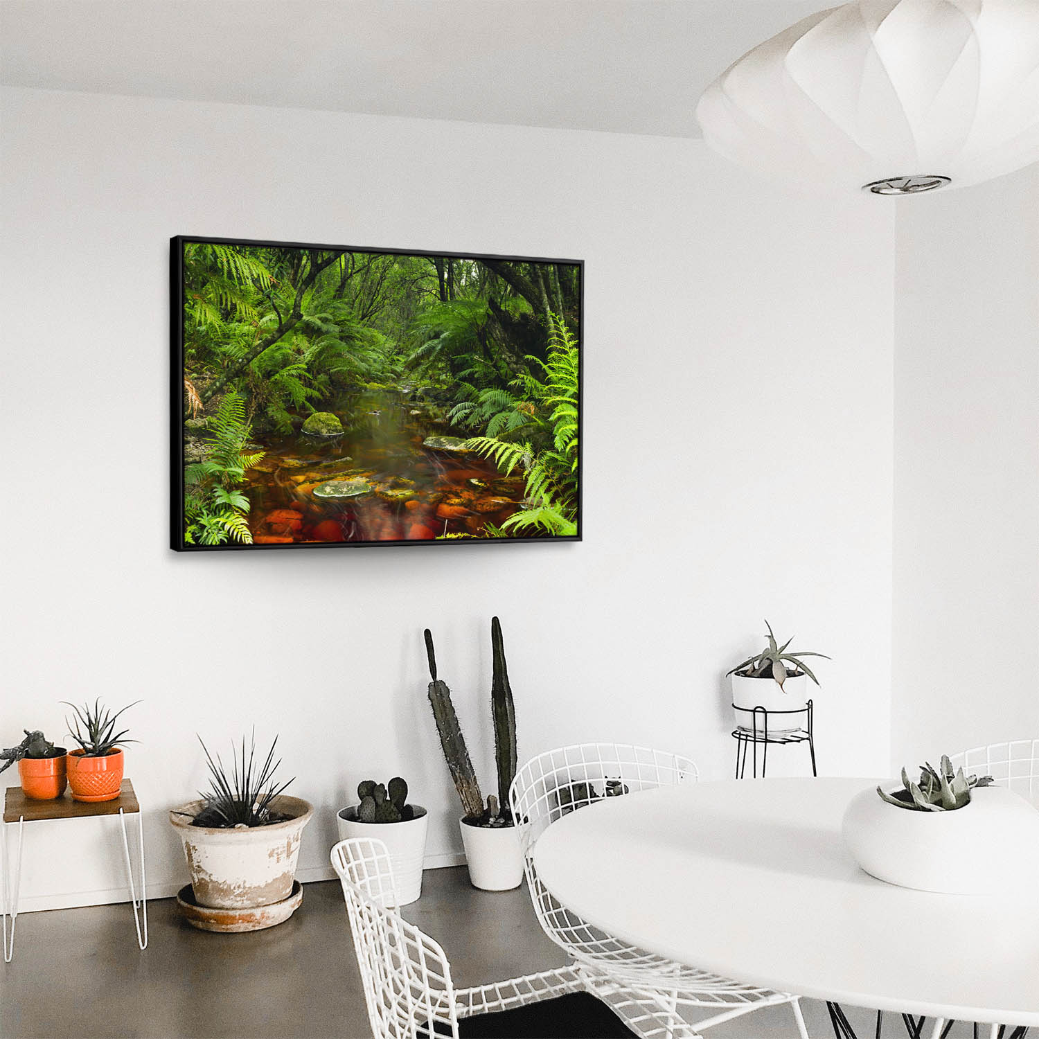 Wald & Bäume Wasserlauf im schwarzen Bilderrahmen, 110x50cm