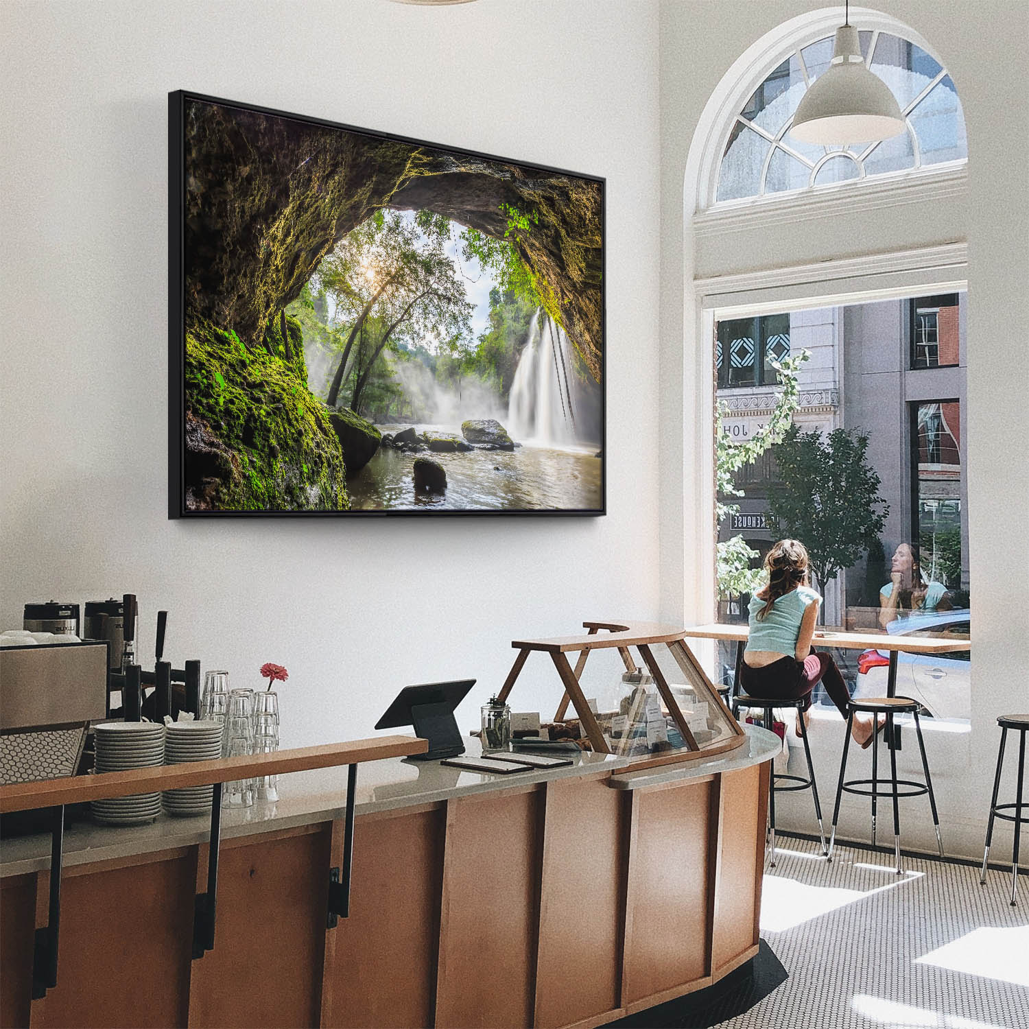 Regenwald Höhlenfall im schwarzen Bilderrahmen, 110x50cm