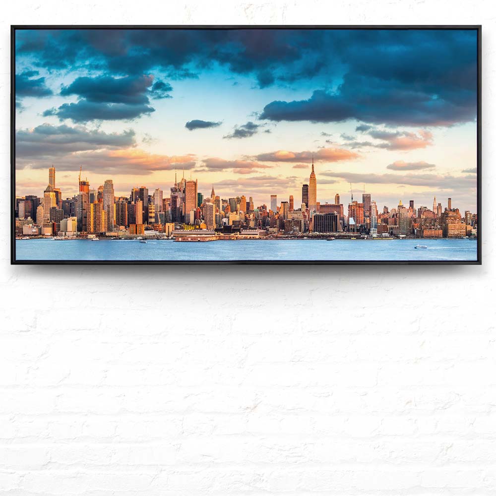 Skyline Panorama von New York im schwarzen Bilderrahmen, 120x60cm