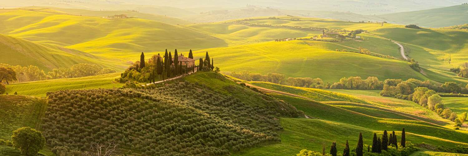 Landschaft Toskana, Italien im schwarzen Bilderrahmen, 150x50cm