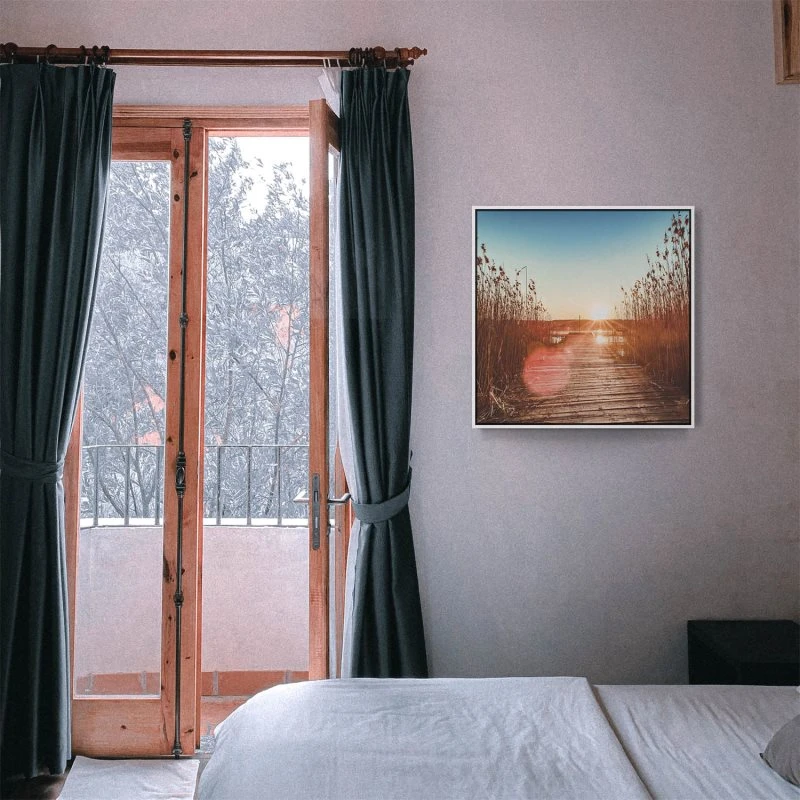 Flüsse & Seen Bootsteeg im weißen Bilderrahmen, 80x80cm