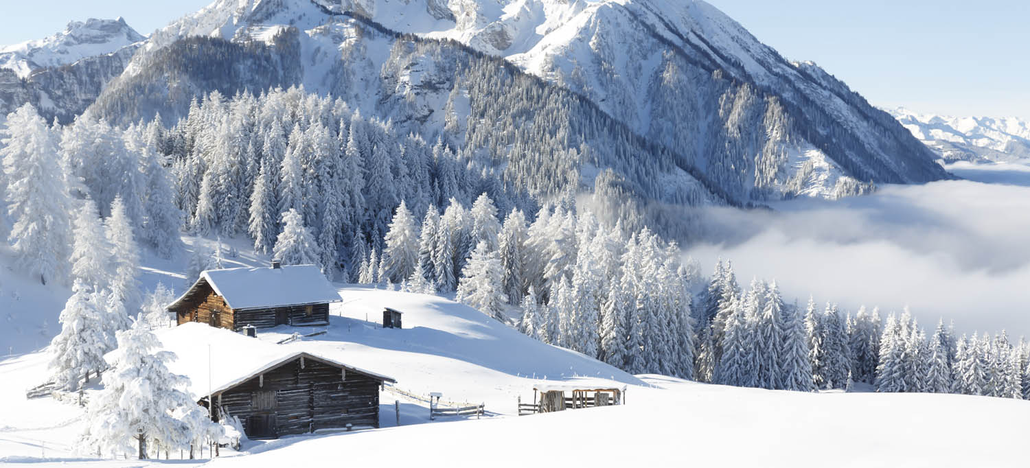 Berge & Gebirge Winterpanorama mit Hütte als Acrylglasverbund Bild 110x50cm