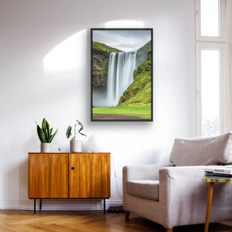 Berge & Gebirge Skogafoss Wasserfall Island im Hochformat 60x90cm mit schwarzen Bilderrahmen