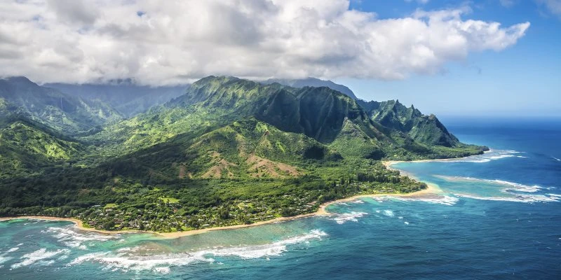Berge & Gebirge Hawaii Klippen Insel Kauai im schwarzen Bilderrahmen, 120x60cm
