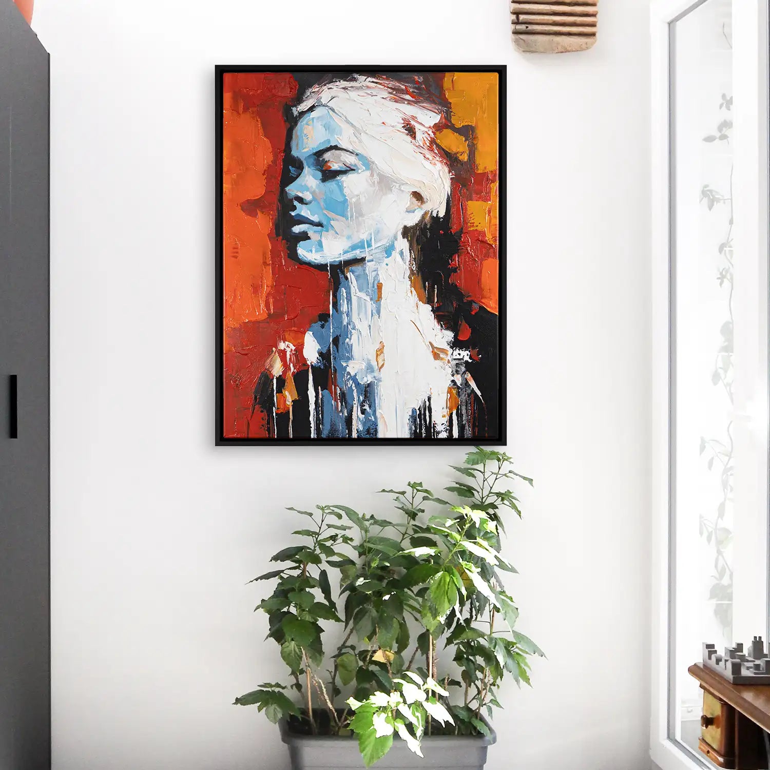 Handgemaltes Wandbild 75x100 cm im Schattenfugenrahmen Schwarz, kraftvolles abstraktes Frauenportrait in Rot, Weiß und Blau – „Atalante“