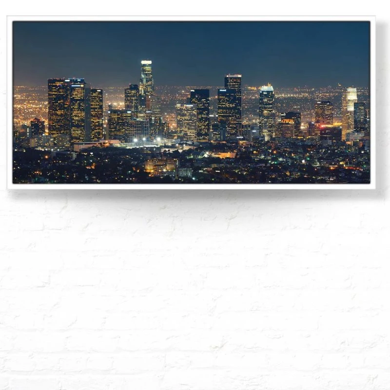 Skyline Los Angeles Nachts im weißen Bilderrahmen, 110x50cm