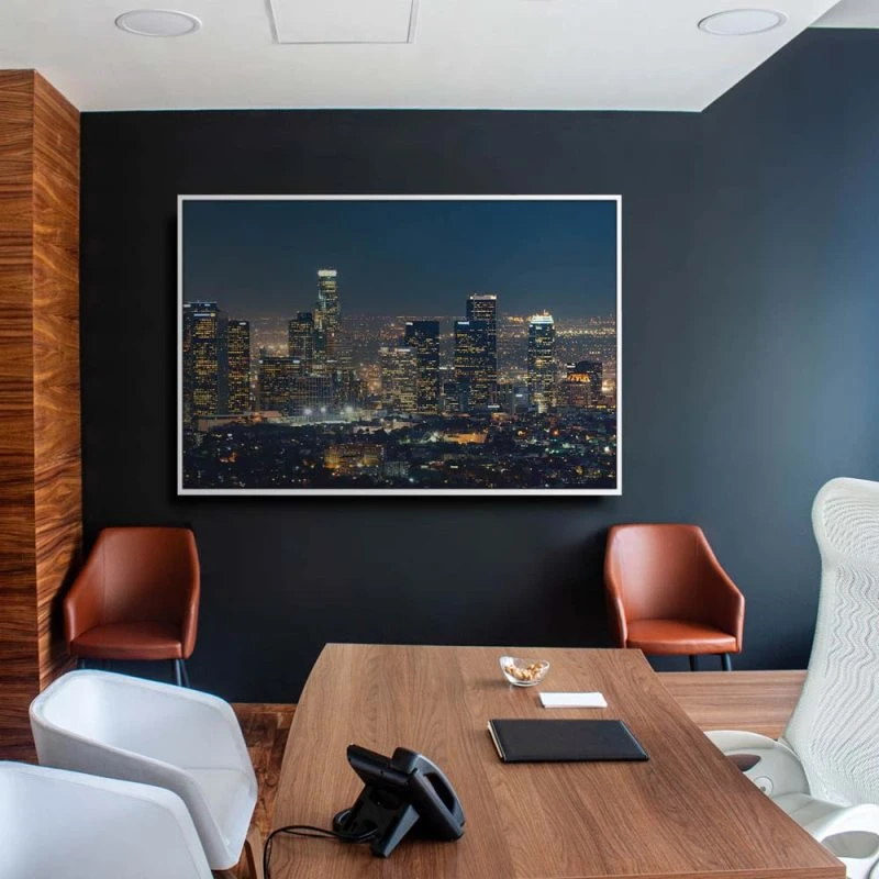 Skyline Los Angeles Nachts im weißen Bilderrahmen, 110x50cm