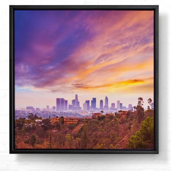 Skyline Los Angeles hills im schwarzen Bilderrahmen, 50x50cm