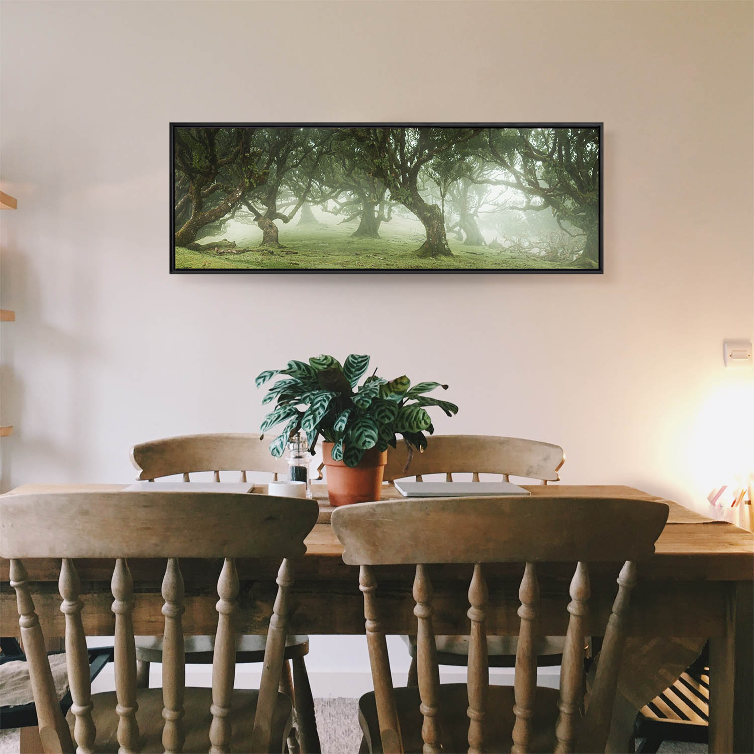 Wald & Bäume Nebel Gestalten im schwarzen Bilderrahmen, 150x50cm