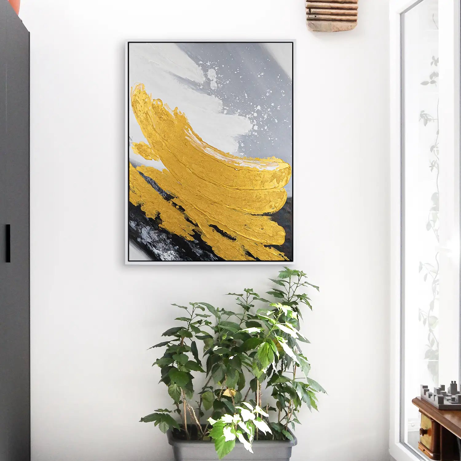 Gemälde 150x200 cm im Schattenfugenrahmen Weiß, abstrakte Komposition in goldenen, weißen und grauen Tönen – „Goldene Reflexionen“