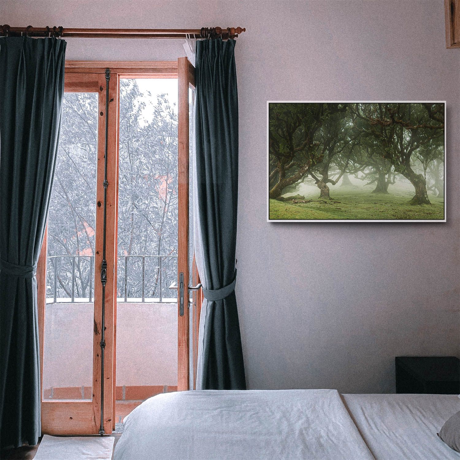Wald & Bäume Nebel Gestalten im weißen Bilderrahmen, 50x50cm