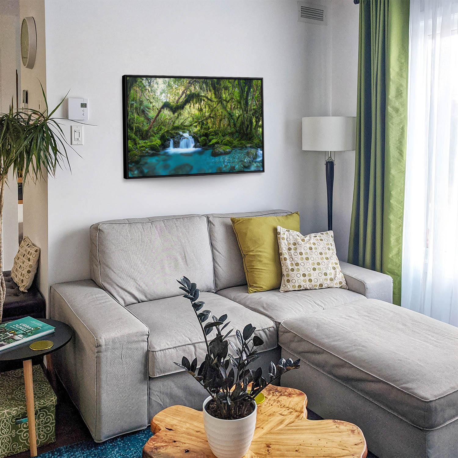 Dschungel idylischer Bachlauf im schwarzen Bilderrahmen, 150x50cm
