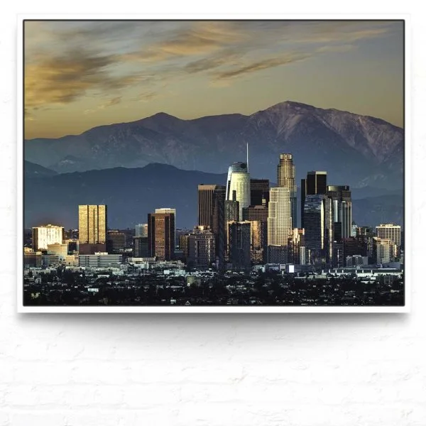 Skyline Los Angeles by night im weißen Bilderrahmen, 200x150cm