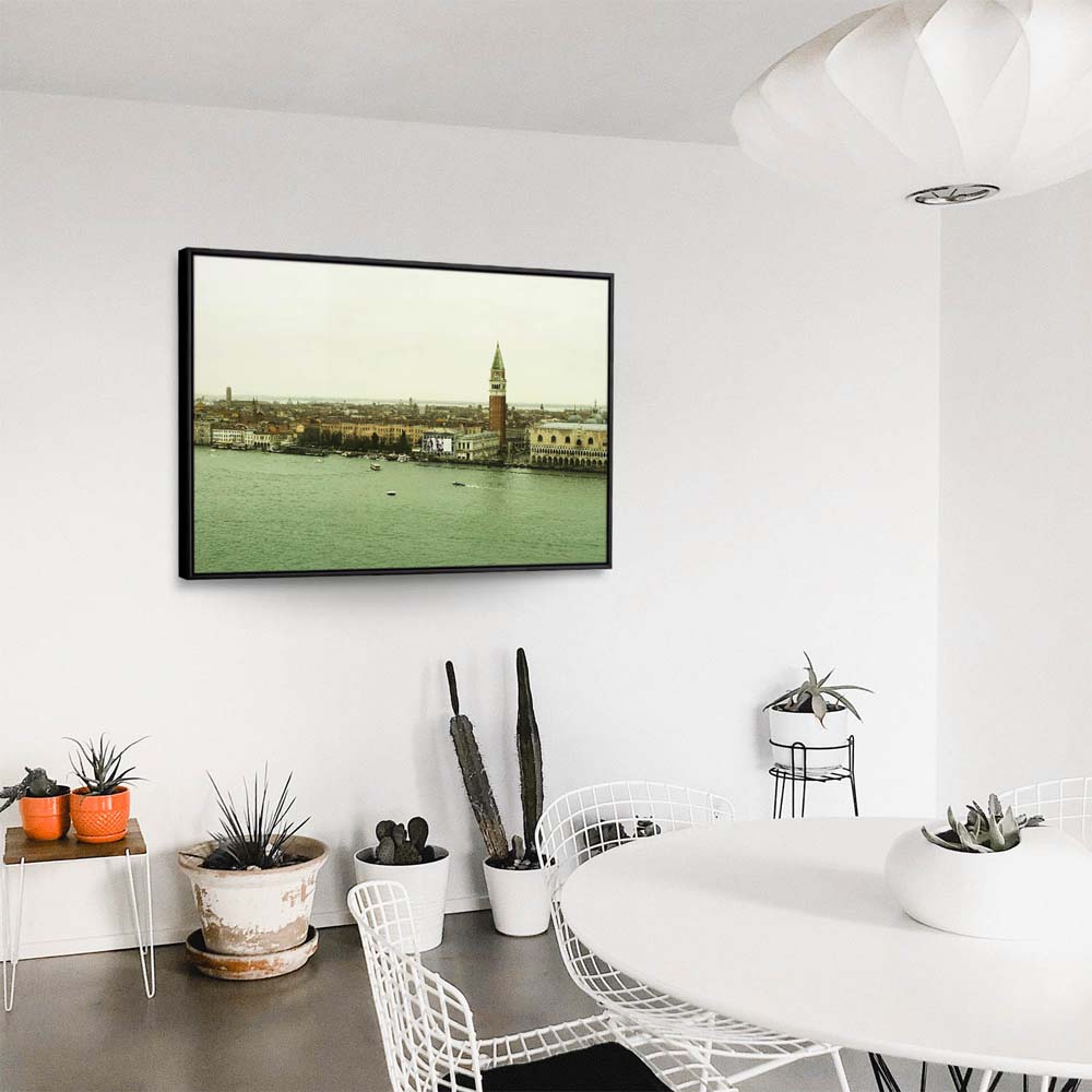 Skyline Venedig in Italien im schwarzen Bilderrahmen, 110x50cm
