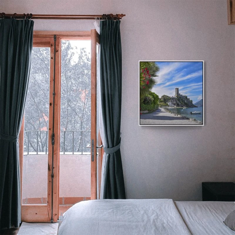 Strand & Meer Gardasee Malcesine im weißen Bilderrahmen, 50x50cm