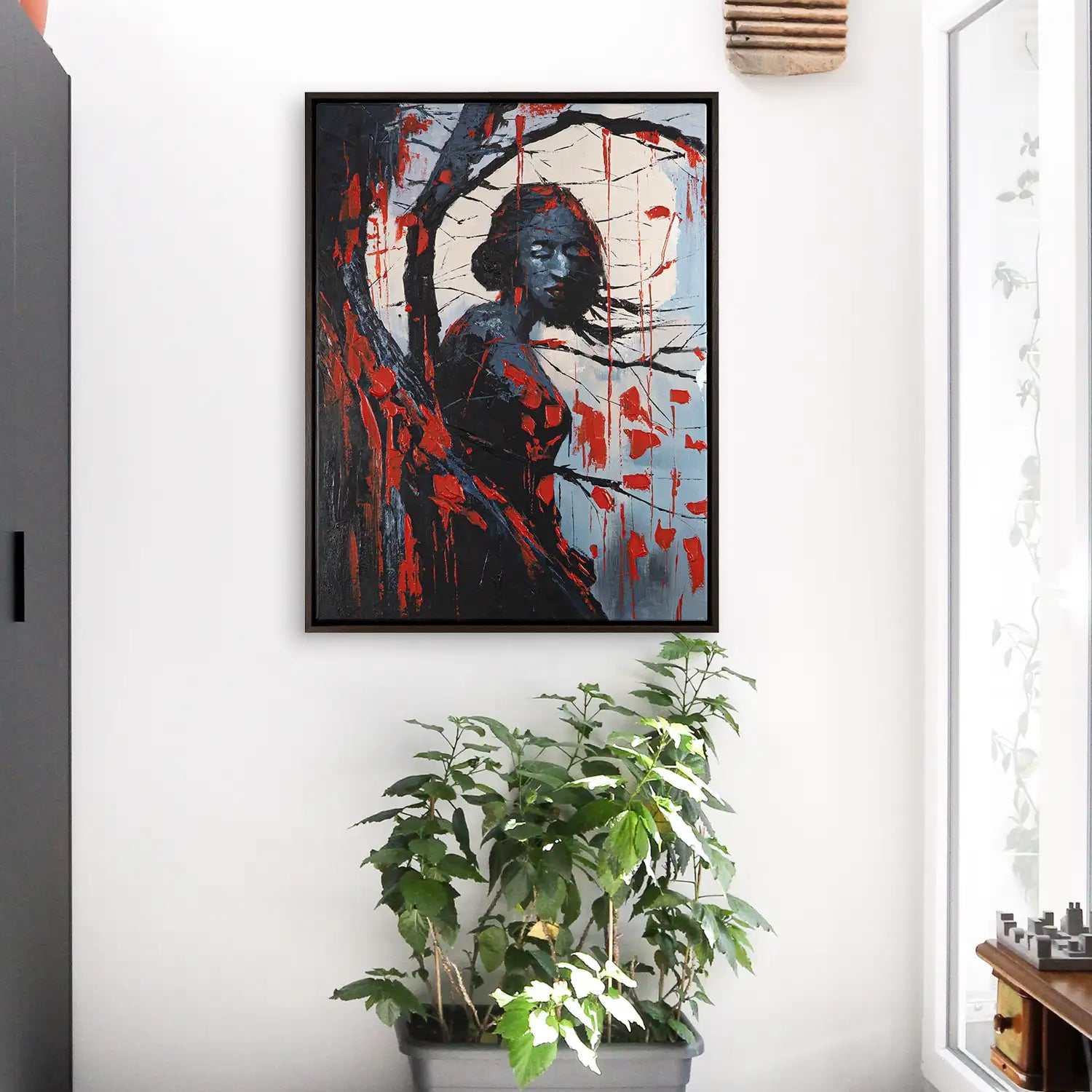 Gemälde 60x80 cm im Rahmen Eiche dunkel in Rot und Schwarz – ein abstraktes Spiel von Baum, Frau und Mond in der Gothic-Nacht – „Schwarze Phytomorphe“
